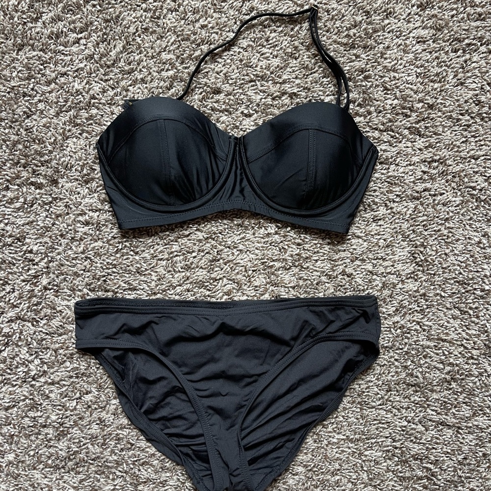 Black bikini